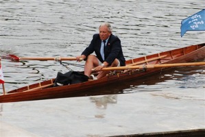 Pavel Bartoň při exhibiční jízdě na Primátorkách 2012